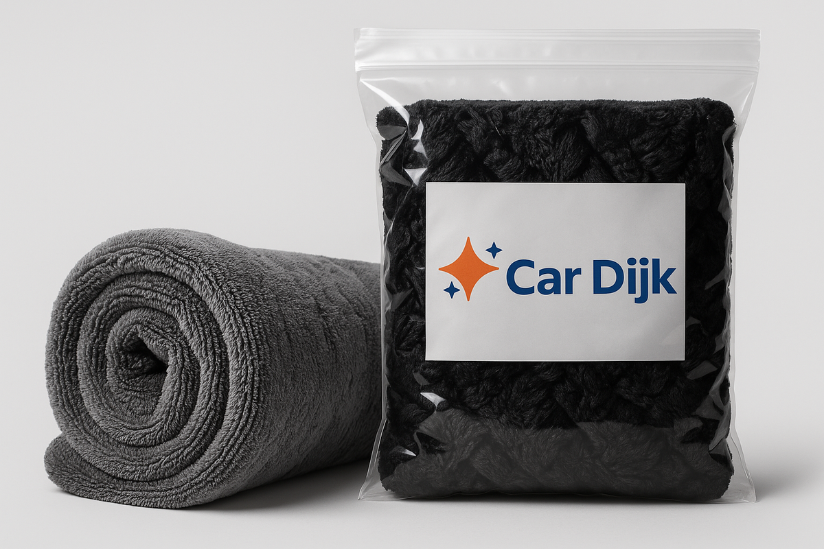 CarDijk Polder microvezel droogdoek: opgerolde grijze droogdoek naast de verpakking met CarDijk-logo